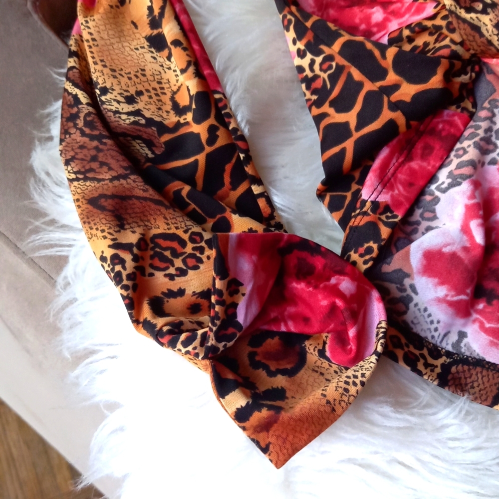Leopard🐅&🌺 Roses Blouse - Picture 3 of 7